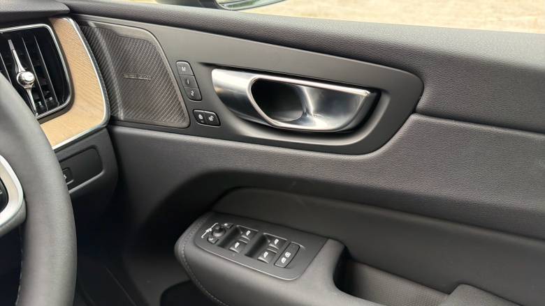 Volvo XC60 2.0 B5P Plus Dark 5dr AWD Geartronic Petrol Estate